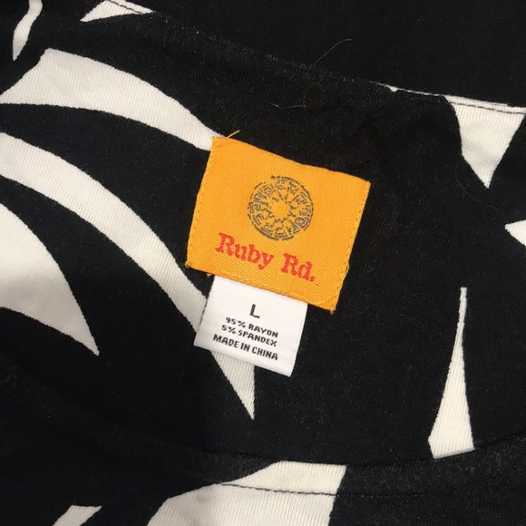 Ruby Rd. Tunic/cold shoulder - Picture 4 of 5